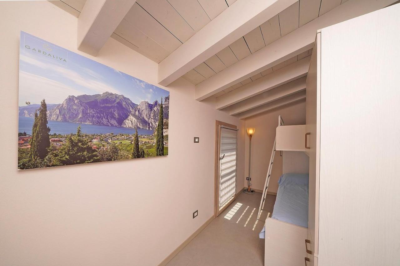 Gardaliva 5 Apartman Manerba del Garda Kültér fotó
