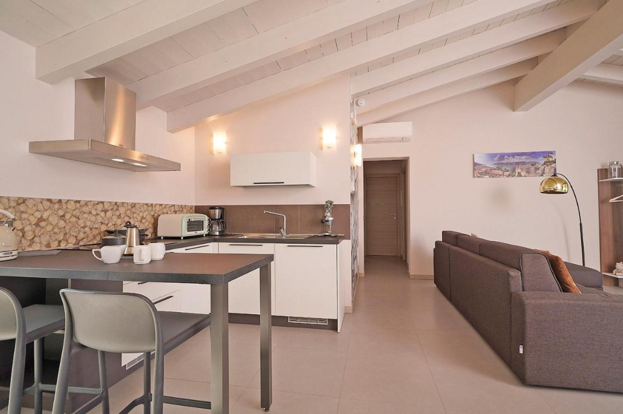Gardaliva 5 Apartman Manerba del Garda Kültér fotó