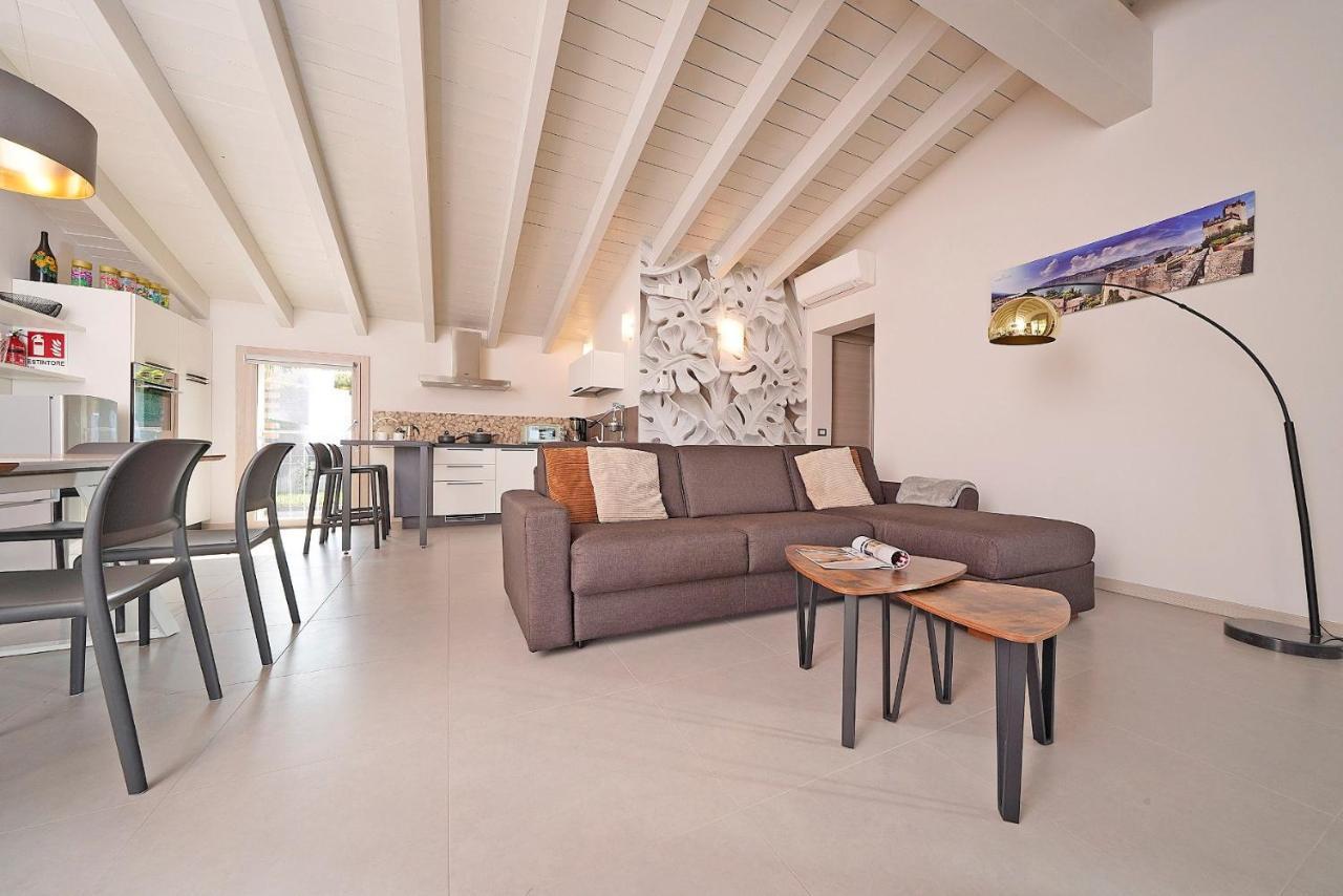 Gardaliva 5 Apartman Manerba del Garda Kültér fotó